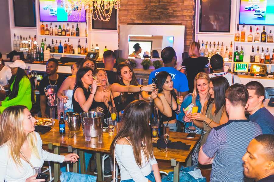 Best Singles Bars in Philadelphia: Where to Meet People in Philly