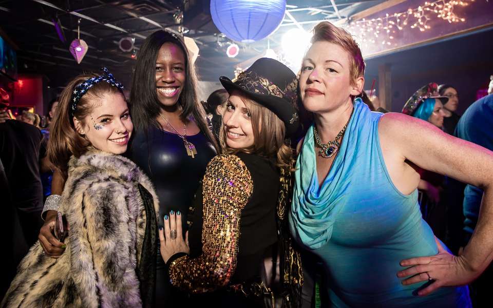 Best Gay Lesbian And Lgbtq Bars In Las Vegas Queer Nightlife Spots Thrillist