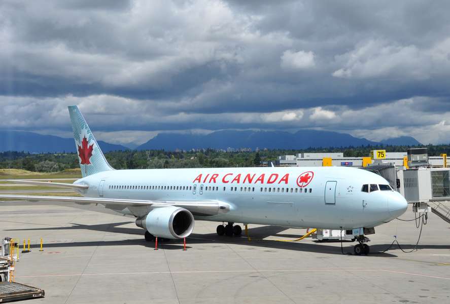 Air Canada Passenger Wakes Up Trapped In Empty Airplane - Thrillist