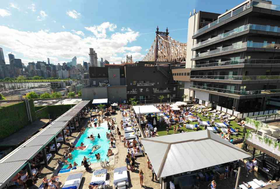Best Rooftop Bars In Nyc Where To Drink Outside With A Great View
