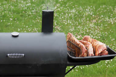 using a smoker to make spare ribs