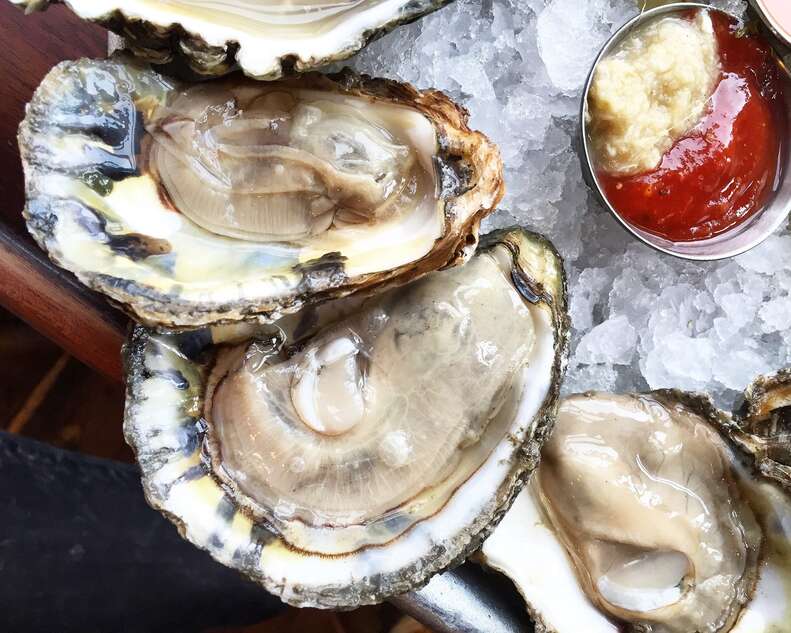 Pearlz Oyster Bar