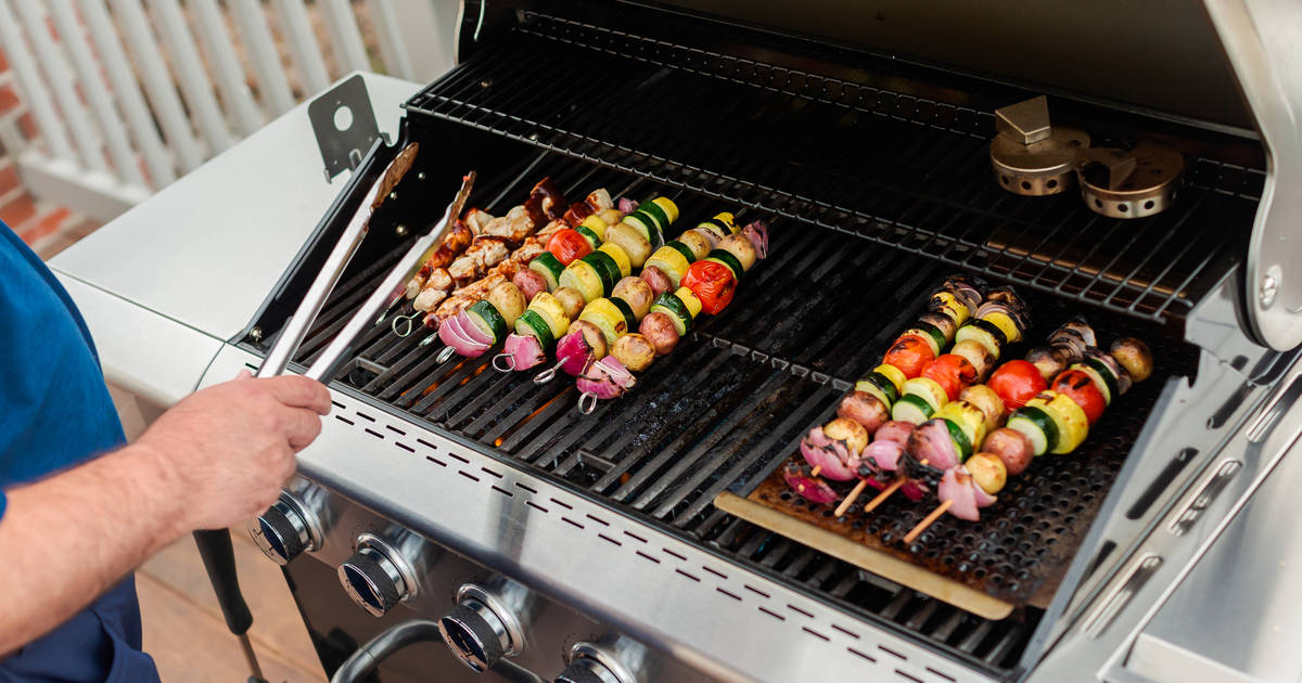 A Beginner's Guide to BBQs: What Size Gas BBQ Do I Need? - Sahara