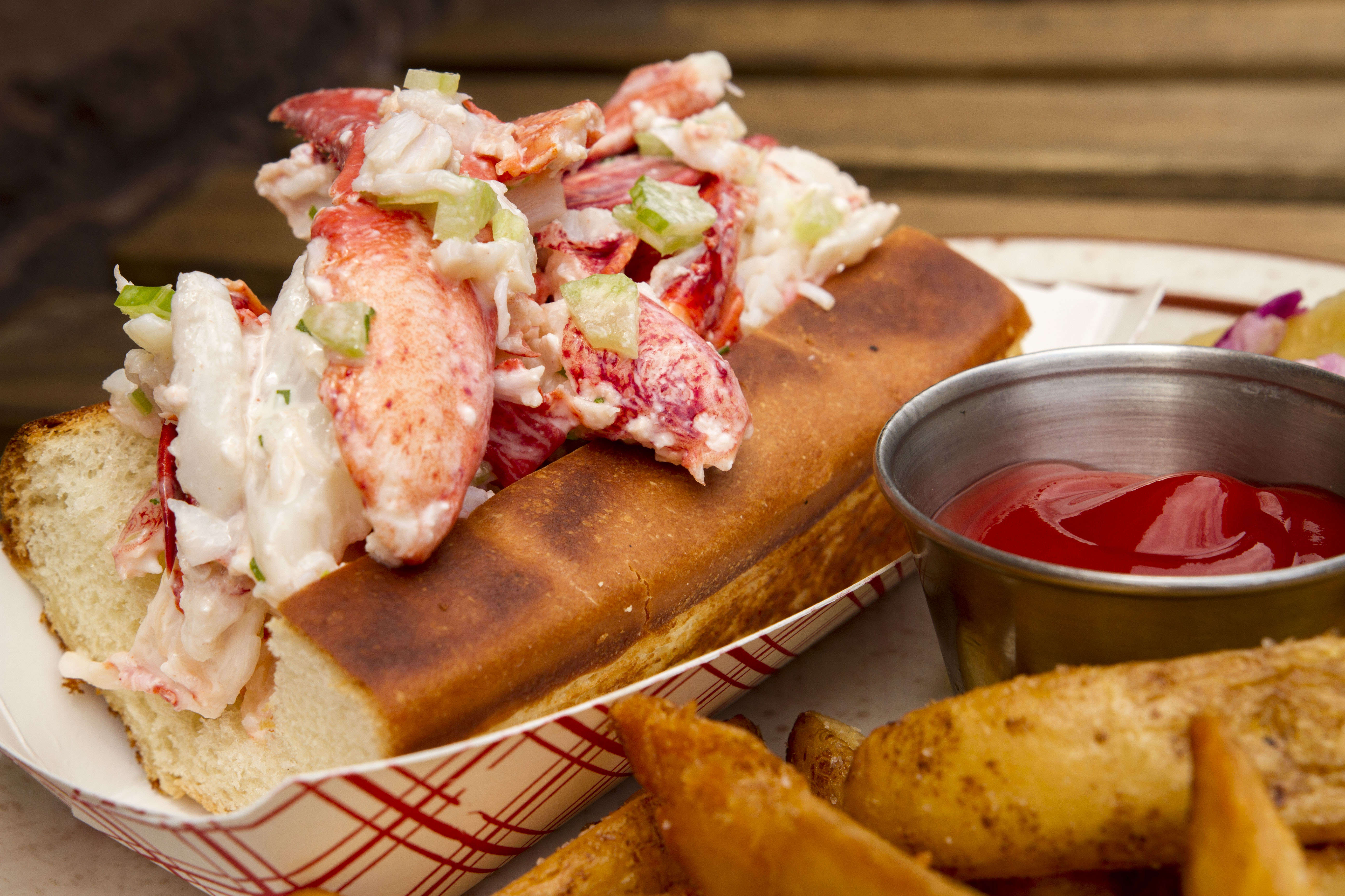 Best Lobster Rolls In Nyc Good Places To Get Them In The City Thrillist