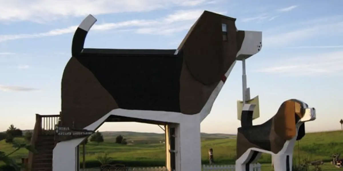 Dog Bark Park Inn Hides Dog-Themed Airbnb Inside Massive Beagle