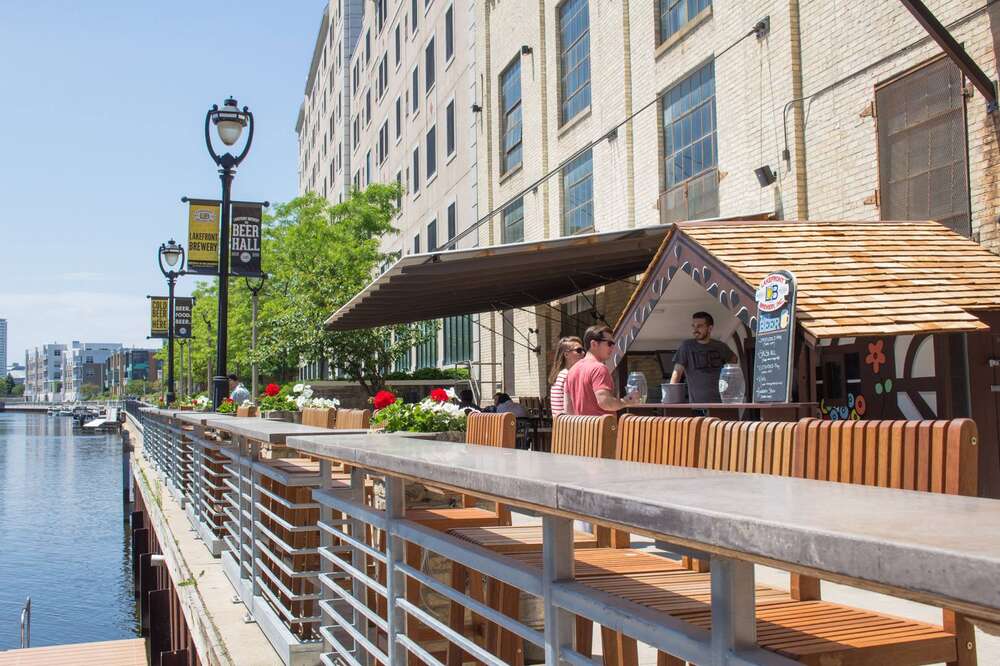 9 outdoor bars and patios to watch the Brewers