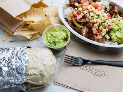 chipotle free lunch promotion deal new year