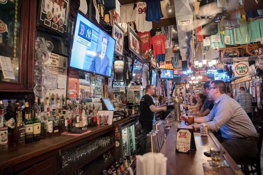 Best Sports Bars In Nyc Bars With Nfl Sunday Ticket Pay Per View More Thrillist