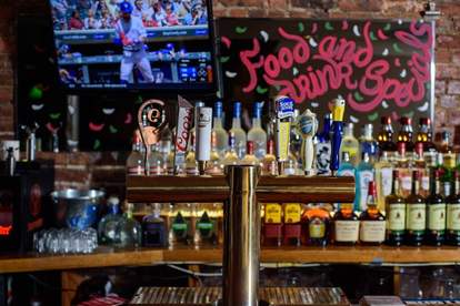 Best Sports Bars In Nyc Bars With Nfl Sunday Ticket Pay Per View More Thrillist