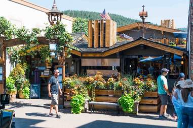 Best Beer Gardens In America German Beer Gardens Near Me Thrillist