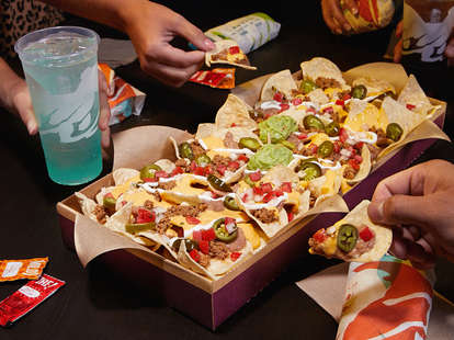 taco bell giant nachos nacho box