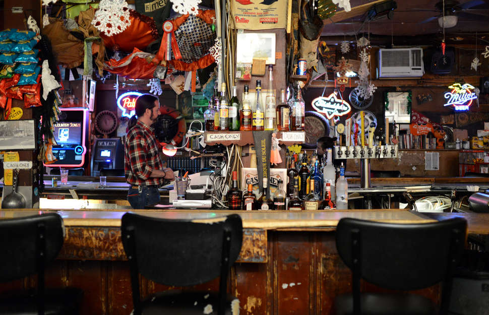 Best Dive Bars In Philadelphia Where To Find Good Neighborhood