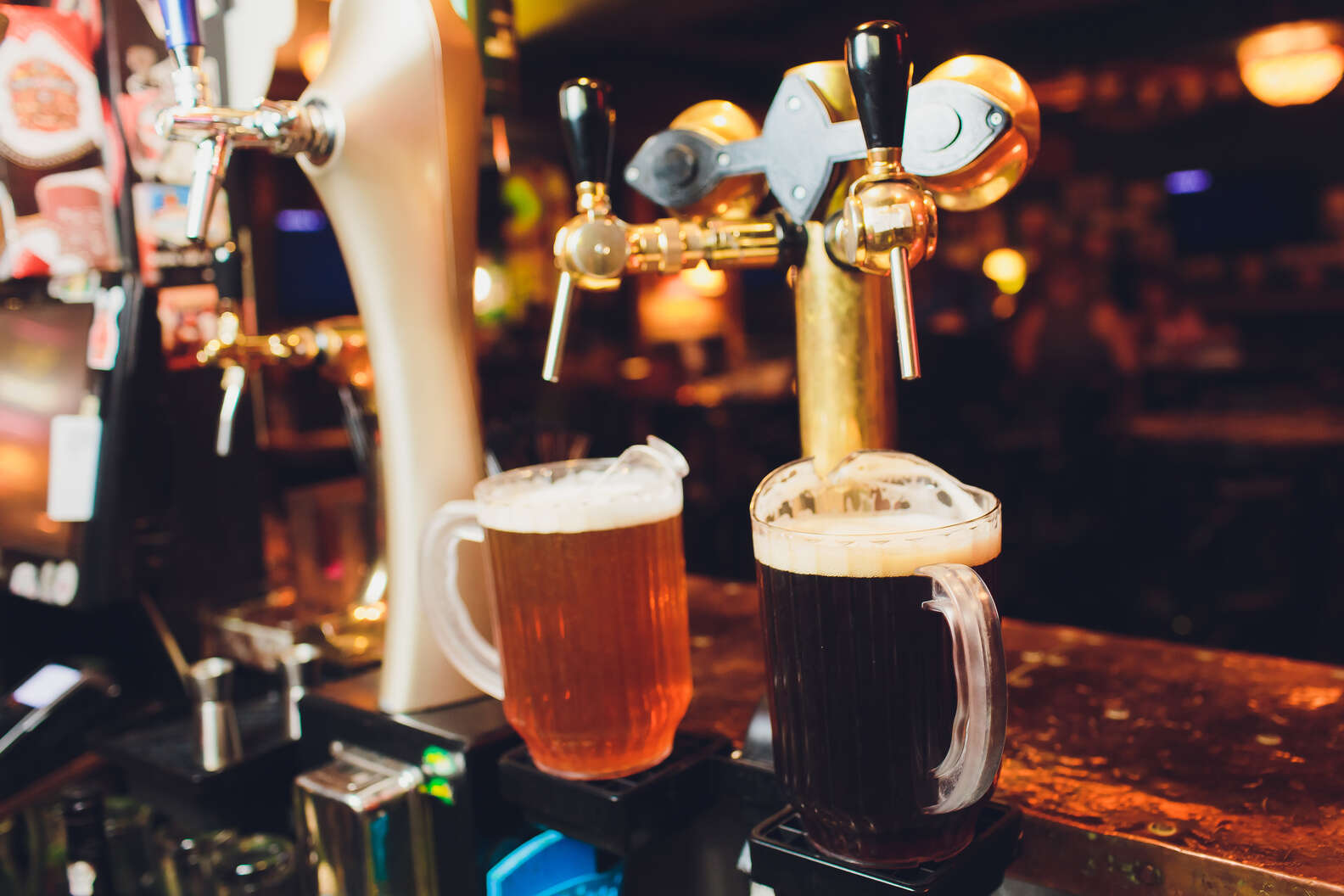 Пивной кран в баре