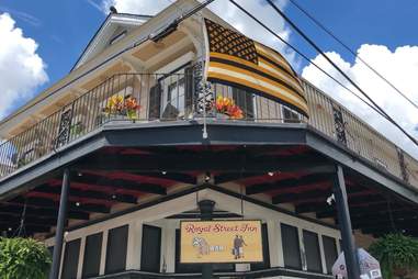 Best New Orleans Dive Bars For Cheap Drinks Thrillist