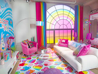 Lisa Frank Penthouse in LA: Hotels.com Creates '90s Rainbow