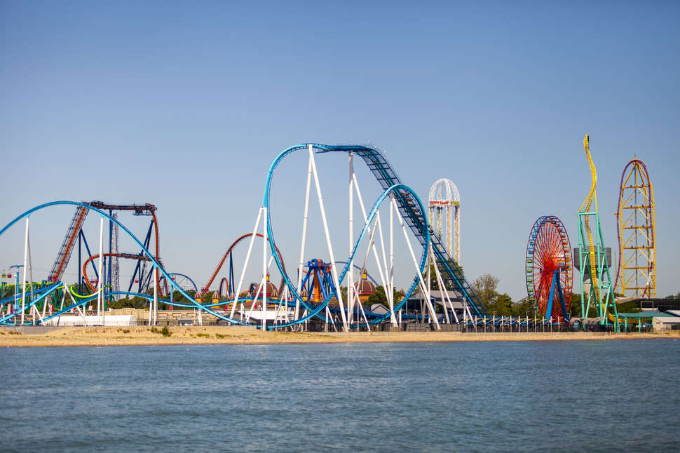 how much money does cedar point make per day