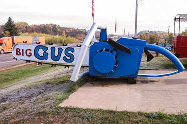 World's Largest Working Chainsaw