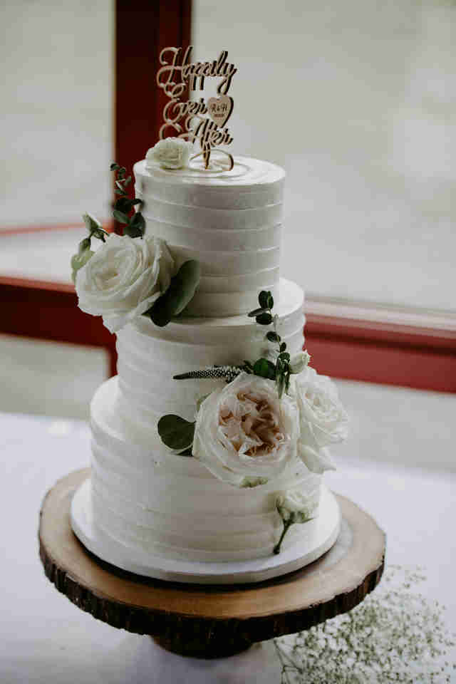 Couple Has Wedding Cake Featuring Their Dog The Dodo