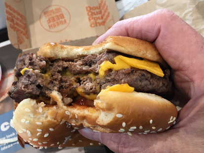 Mcdonald S Quarter Pounder 25 Year Old Burger Shows No Signs Of Rot Thrillist