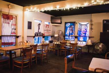 Best Houston Dive Bars Where To Find Good Cheap Neighborhood Bars Thrillist Best Houston Dive Bars Where To Find Good Cheap Neighborhood Bars Thrillist