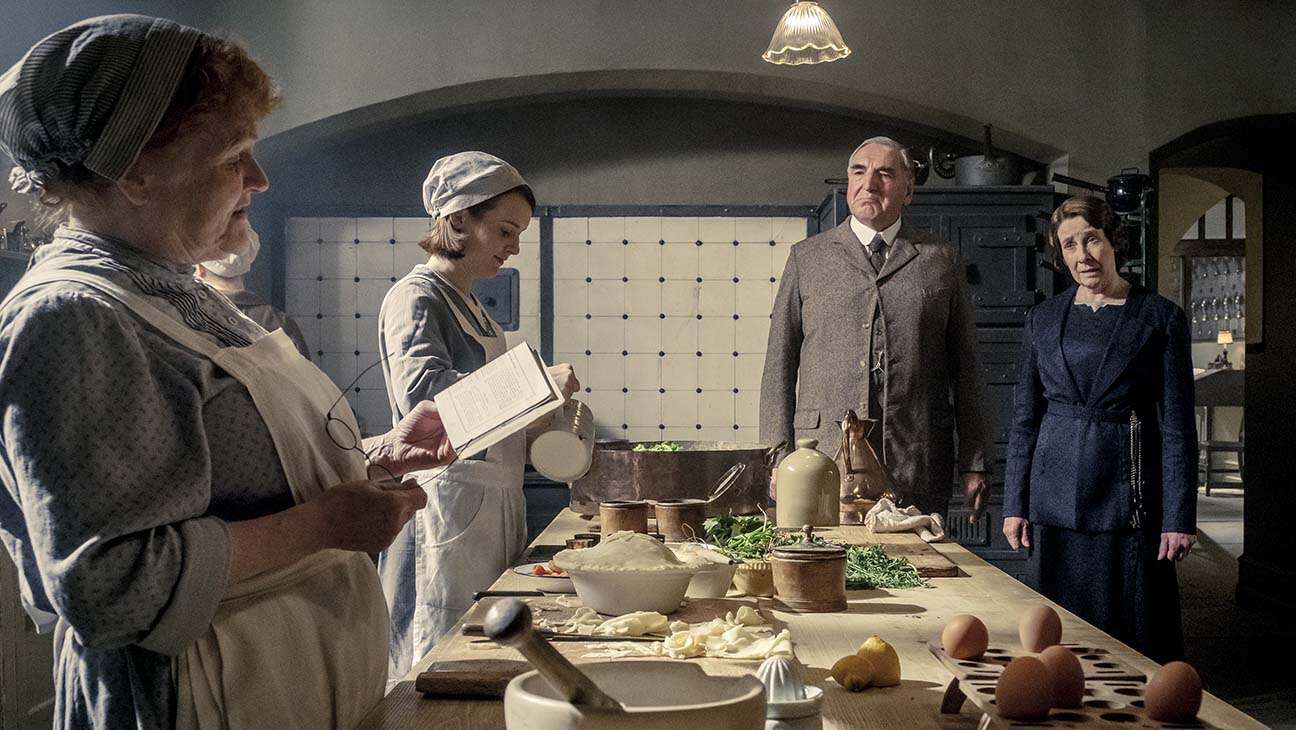 Best Family Movies Tv Shows To Watch This Holiday Season Thrillist