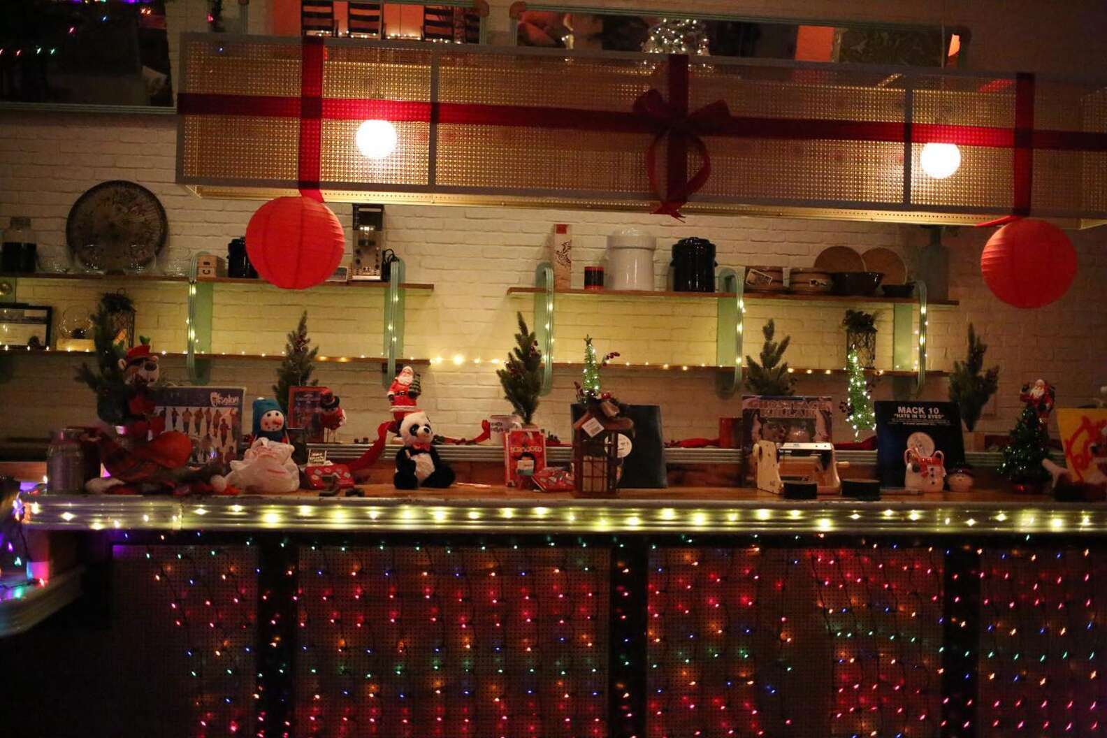 Best Pop Up Christmas Bars In Austin: Festive Places To Get Drinks ...