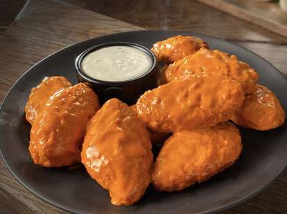 hooters quorn foods meatless boneless wings chicken plant based