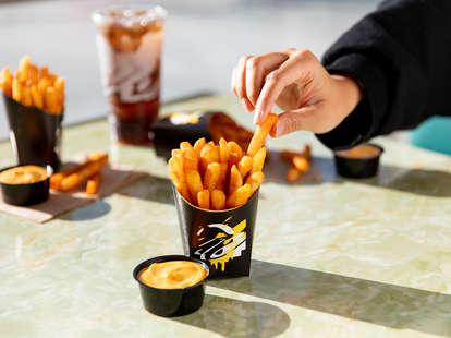 taco bell nacho fries returning cheese