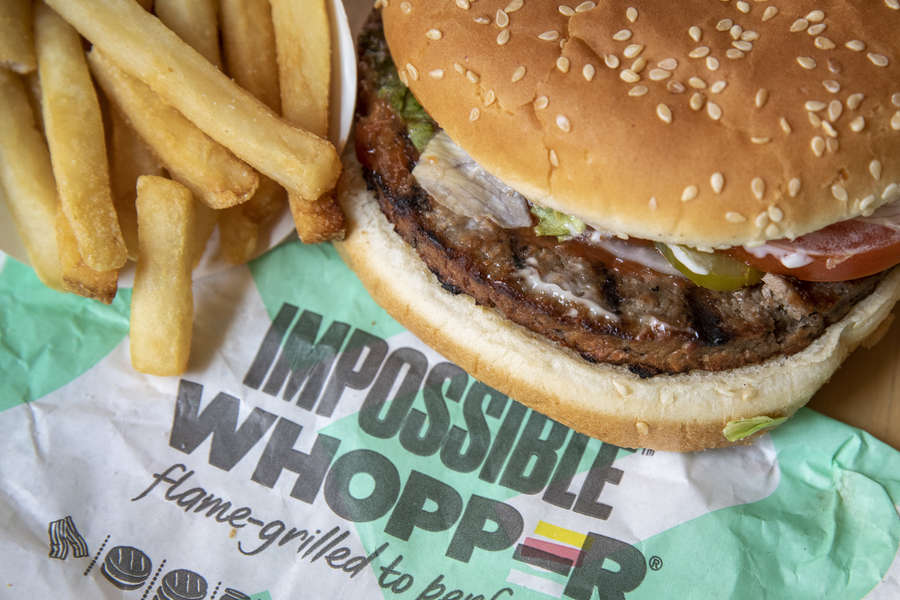 Burger King S 2 For 6 Deal Now Get The Impossible Whopper More Thrillist