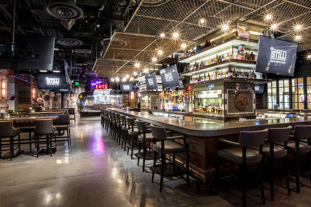 Best Sports Bars In Las Vegas Where To Watch Drink On Game Day Thrillist