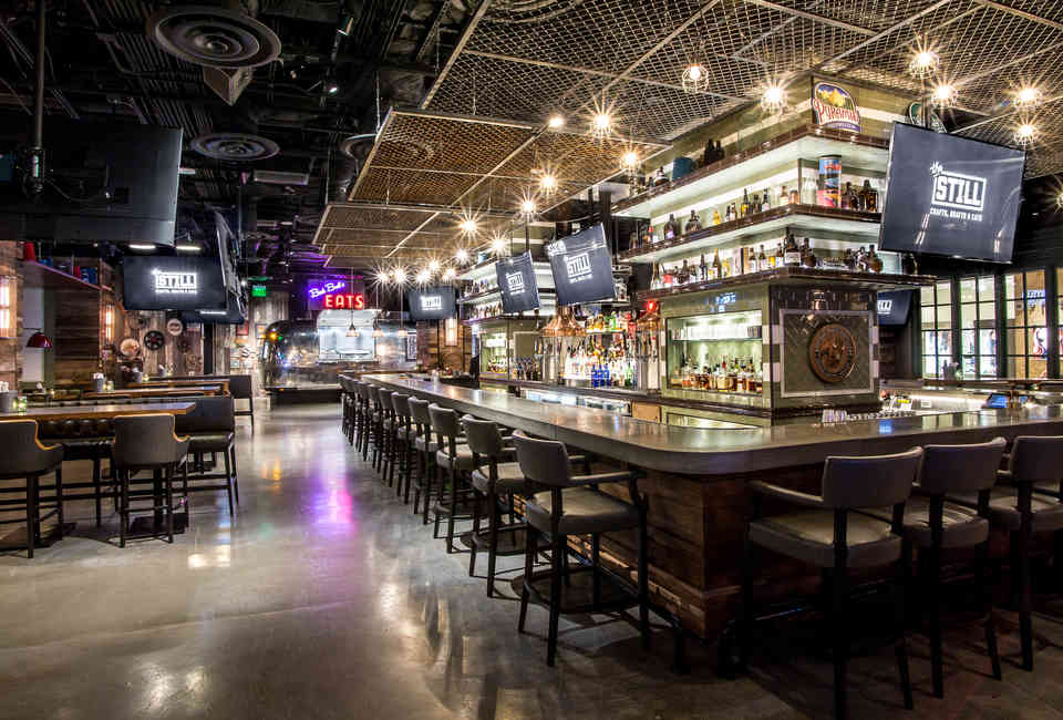 Best Sports Bars In Las Vegas Where To Watch Drink On Game Day