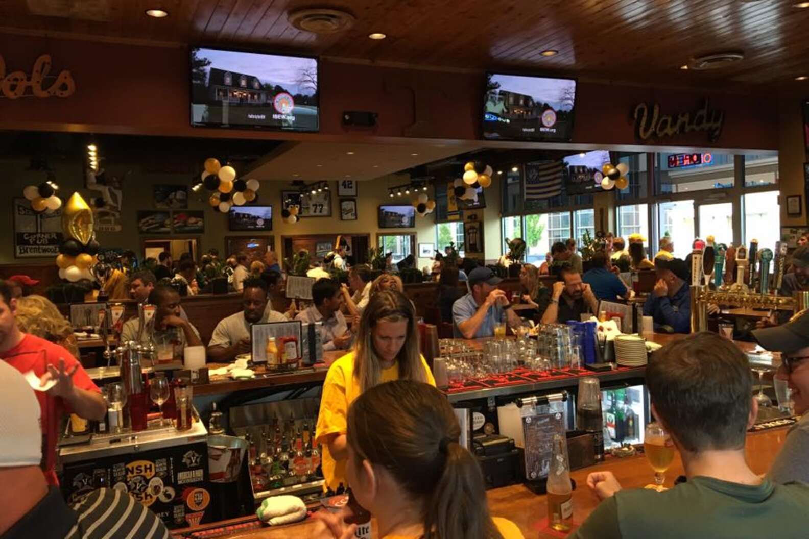 Best Sports Bars In Nashville Where To Watch And Drink On Game Day   Crop;jpeg Quality=60;progressive 