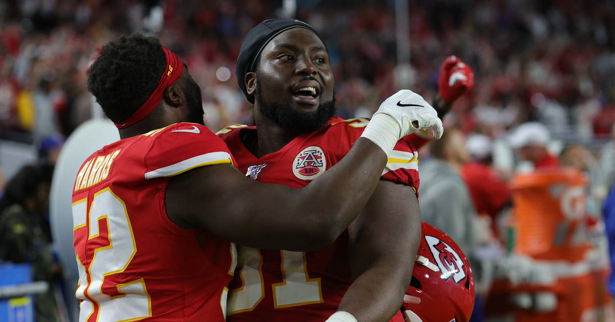 Chiefs Player Celebrates Super Bowl Win by Paying Dogs' Adoption