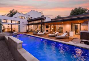 12 Amazing Austin Airbnbs That're Perfect for Big Groups