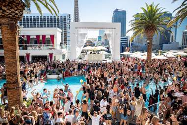 Best Las Vegas Pool Parties 2020: Dayclubs to Cool Off at This Summer ...