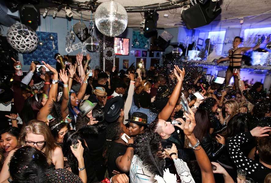 Best Gay Lesbian Lgbtq Bars In Nyc Right Now Queer Nightlife Spots Thrillist