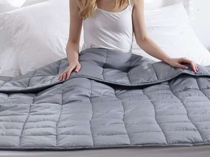 Waewoo Weighted Blanket Sale: Affordable Weighted Blankets - Thrillist