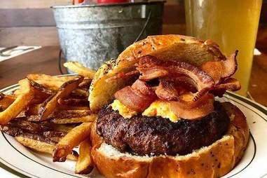 Best Burgers In Philadelphia Good Burger Spots For Delivery Takeout Thrillist