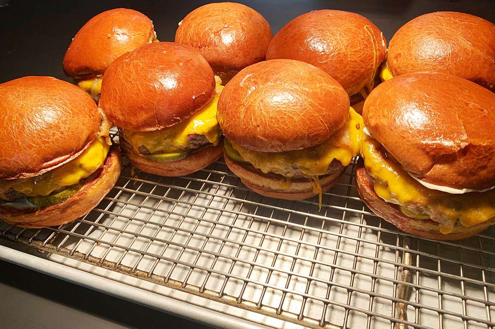 Best Burgers In Chicago Good Burger Spots For Delivery Takeout Now Thrillist