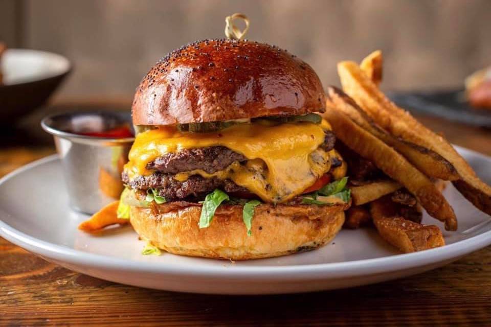 Best Burgers In Chicago Good Burger Spots For Delivery Takeout Now Thrillist