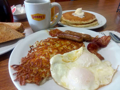 Vegas Denny's a grand slam with diners, Food