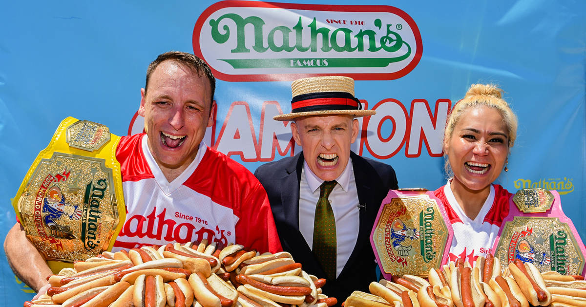 Joey Chestnut sets new record at post-pandemic hot dog race - WTOP