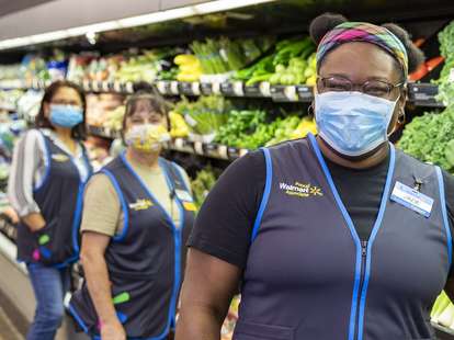 Walmart store holding thanksgiving food drive for its own workers Walmart Closing Stores on Thanksgiving 2020: What You Need to Know Now - Thrillist