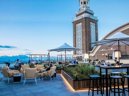 Best Waterfront Restaurants In Chicago Good Places To Eat By The Water Thrillist