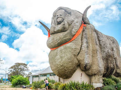 World's - Largest Hats - Shocking Roadside Attractions