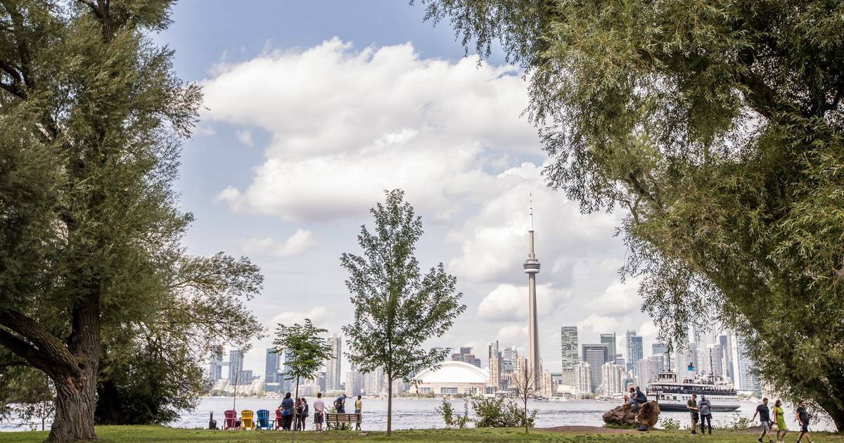 Theme Parks Around Toronto to Visit This Summer