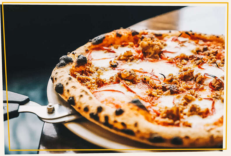 Best Pizza In Chicago Pizza Places With The Best Slices In Town Thrillist