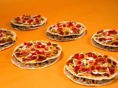 Taco Bell Mexican Pizza Petition How To Help Save The Menu Item Thrillist