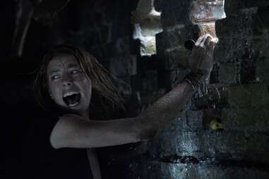 Kaya Scodelario in crawl