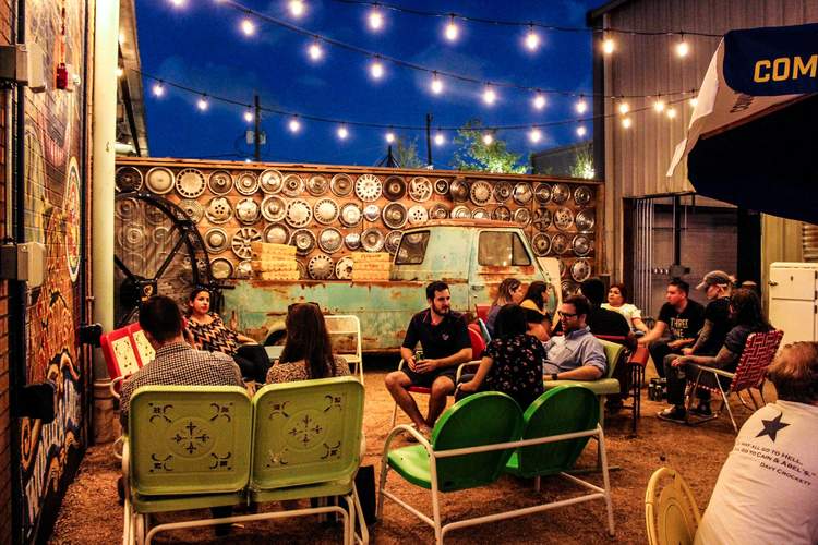 Best Bars In Houston Cool New Places To Drink Our All Time Favorites Thrillist